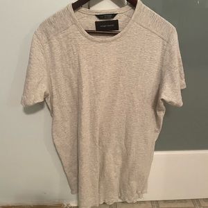 Wings and horns mens t shirt size large in heathered cream. Great shape.